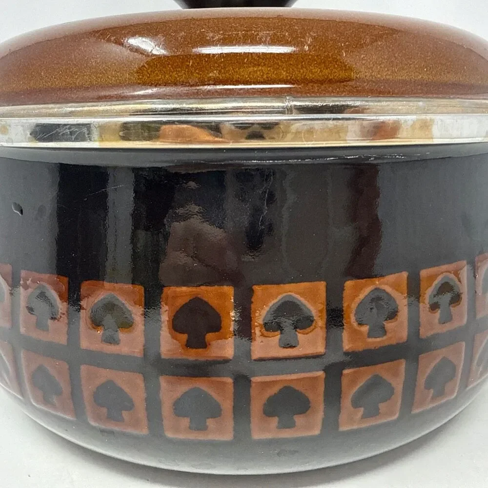VTG West Bend Le Provencal Enamelware 2.5 Qt Sauce Pan Lid Brown Spade Mushroom